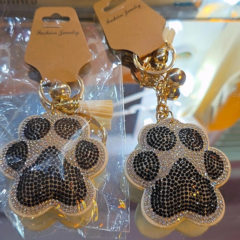Rhinestone Paw Print Keychain – Pet Lover Sparkly Charm